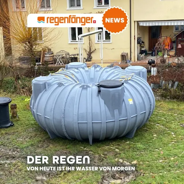 Der Regen von heute ist Ihr Wasser von morgen - Liebe Leserinnen und Leser,

haben Sie sich schon einmal gefragt, warum wir täglich kostbares, aufwendig aufbereitetes Trinkwasser für die Toilettenspülung, die Waschmaschine oder den Garten verwenden? Wasser ist unsere wichtigste Lebensgrundlage, doch Klimaveränderungen und sinkende Grundwasserstände zeigen uns deutlich: Wasser wird auch bei uns zu einer immer wertvolleren Ressource.

Die Lösung fällt dabei buchstäblich vom Himmel: Regenwasser.